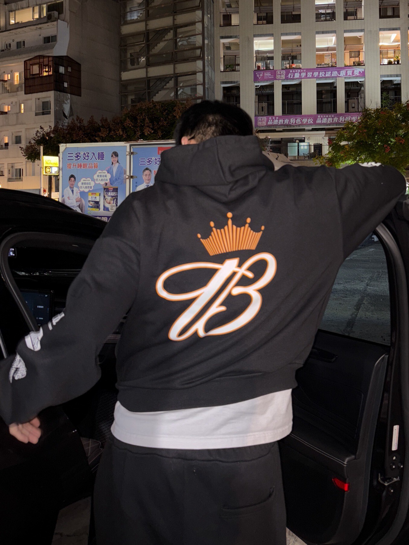 《S.V》皇冠B賽車短寬帽T