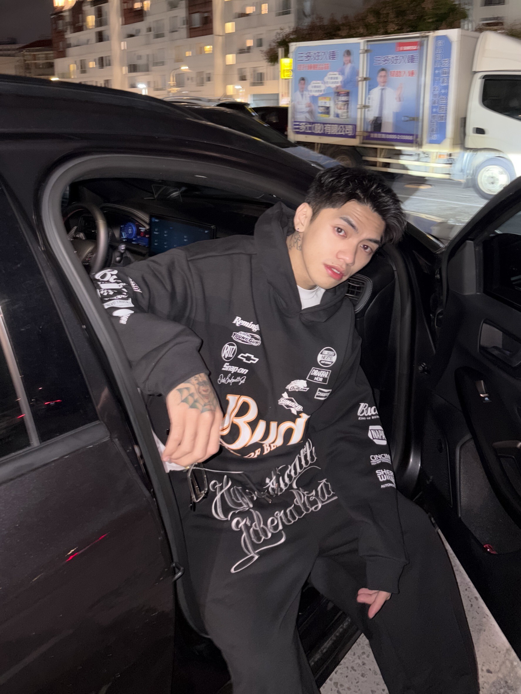 《S.V》皇冠B賽車短寬帽T