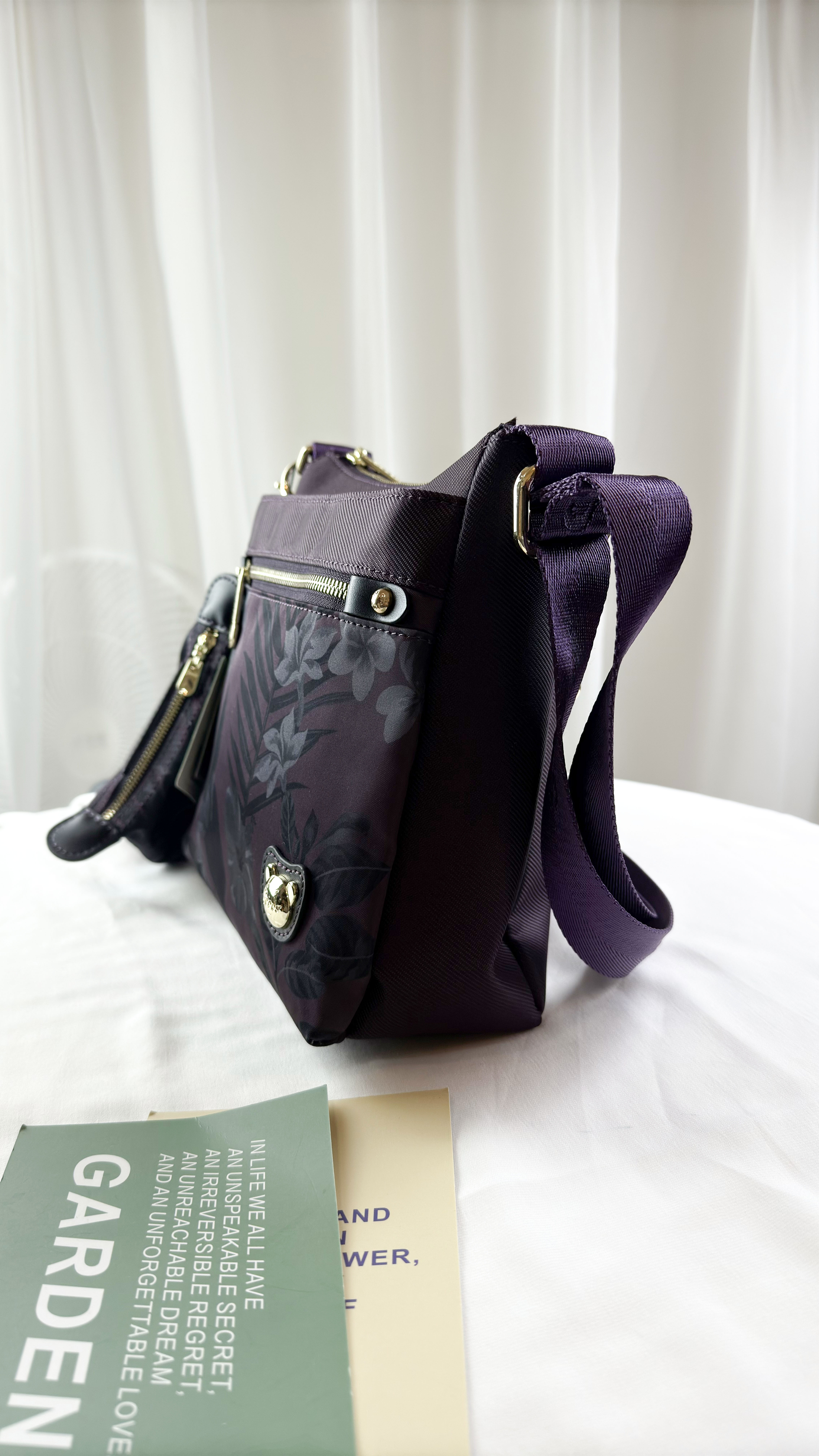 GOODS 紫花拼色防潑水側背包 附零錢包 #2676