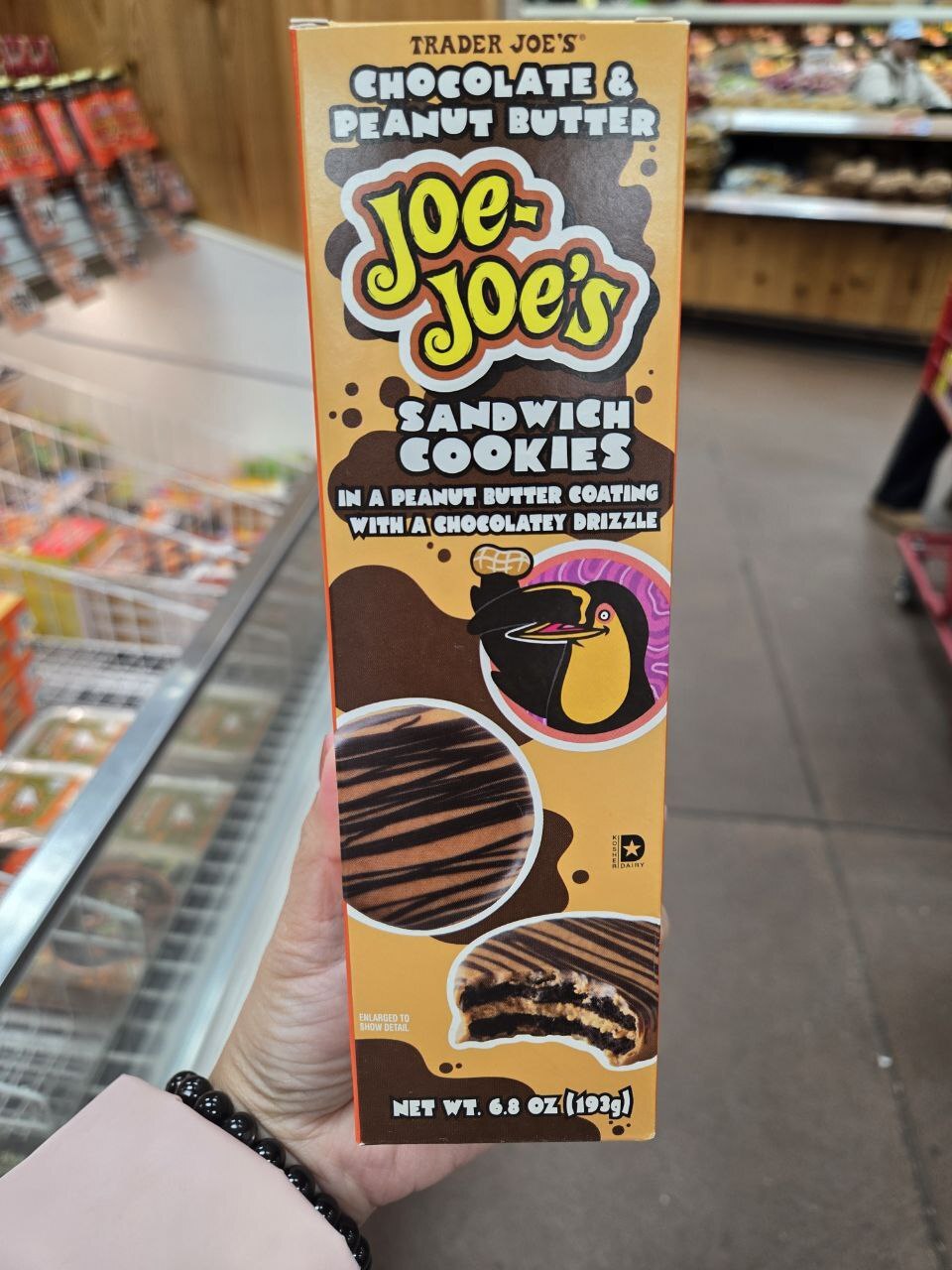 [U] CW TRADER JOE'S CHOCOLATE & PEANUT BUTTER JOE-JOE'S SANDWICH COOKIES, 00703772 (UCW103)