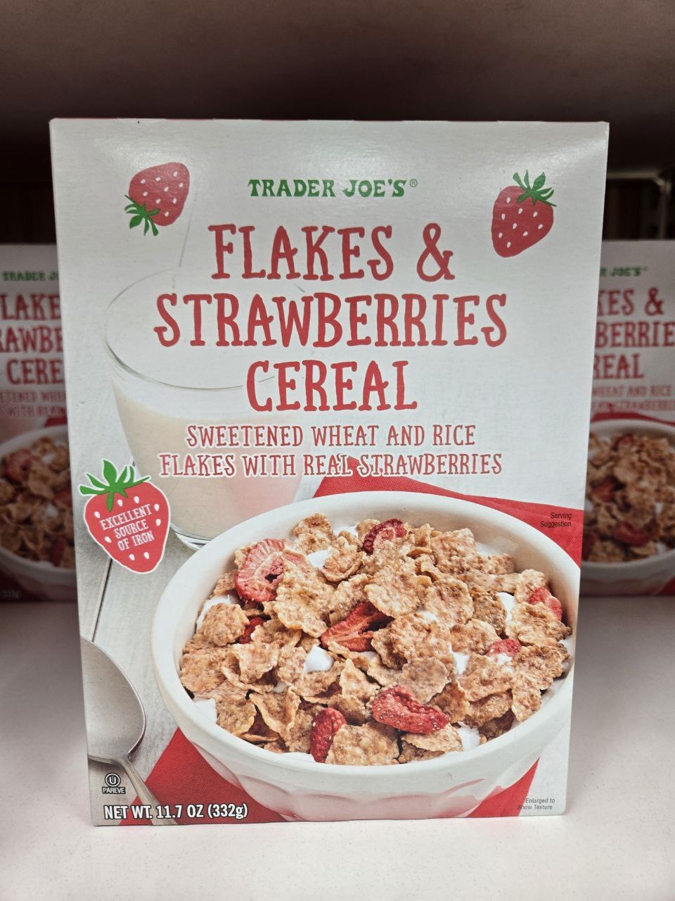 [U] CW TRADER JOE'S FLAKES & STRAWBERRIES CEREAL, 00747479 (UCW116)