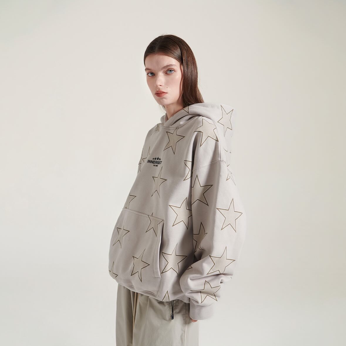 陳冠希 Clot INNERSECT 三生萬物 FOG ESSENTIAL 五角星星 帽Tee 連帽上衣 米色 INN24FWTHD204