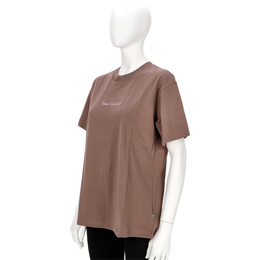 New Balance 女款 灰棕色 美規 寬鬆 印花 T恤 運動 休閒 短袖 WT53913EAS