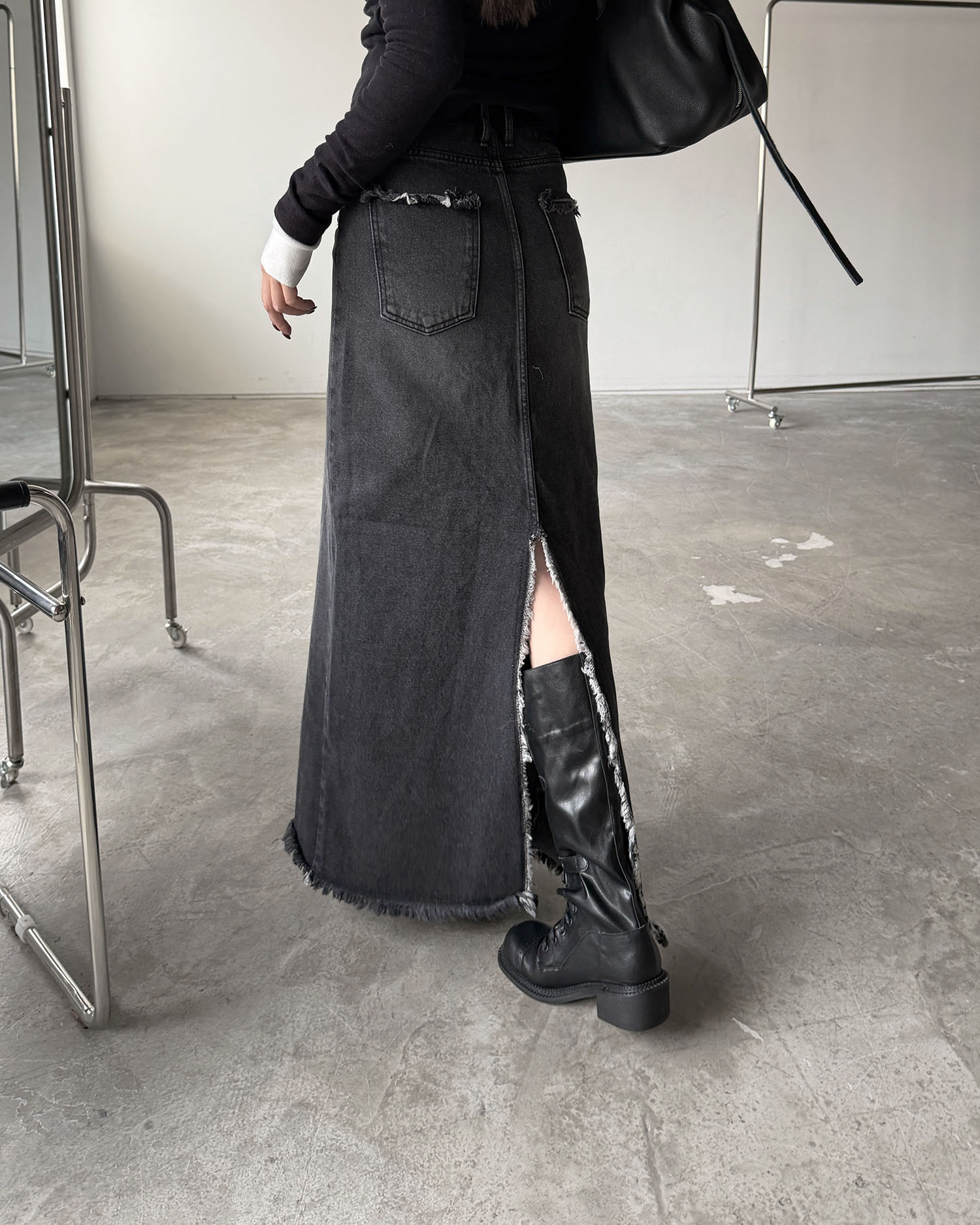 B1213 鬚邊丹寧長裙 / 墨黑