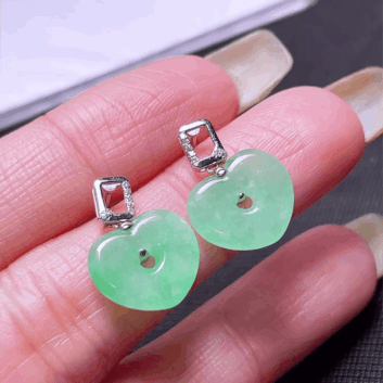 121434 翡翠愛心耳釘