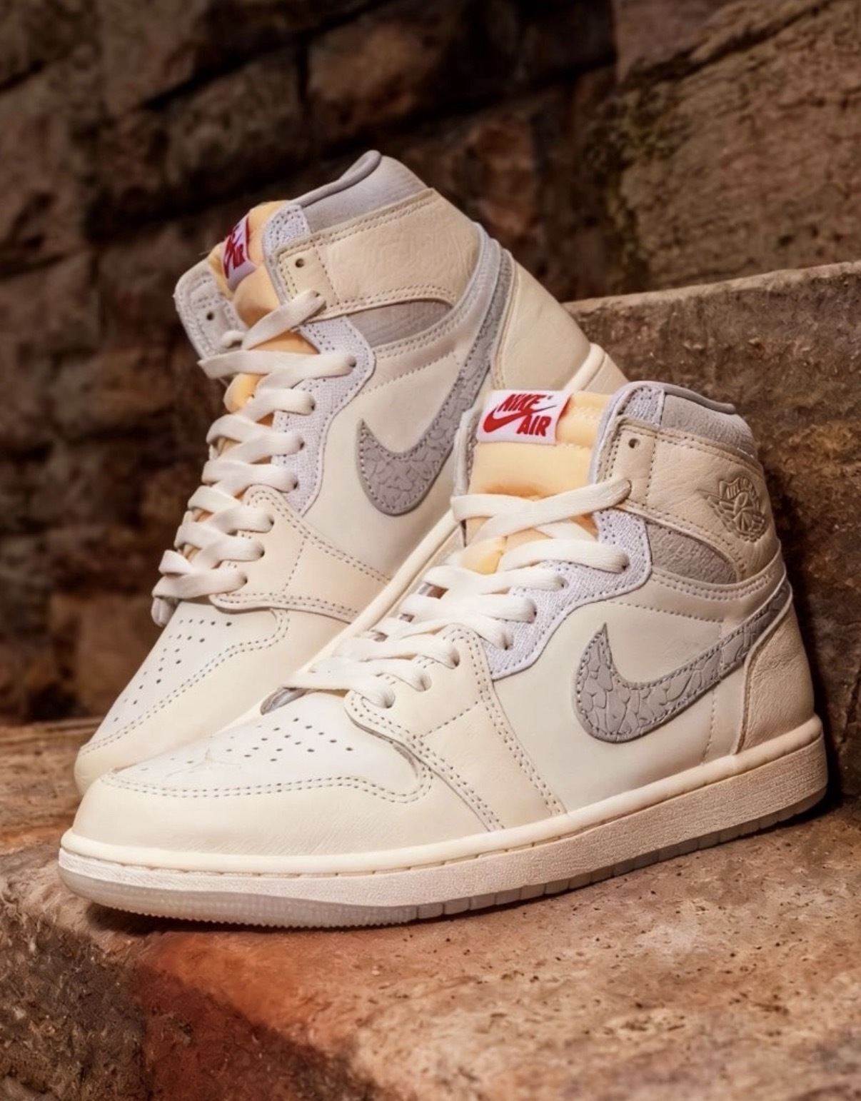 男鞋 NIKE AIR JORDAN 1 RETRO HIGH 'Sail' 奶白灰 爆裂紋 皮革 高筒 休閒鞋【IH4363-100】AJ1