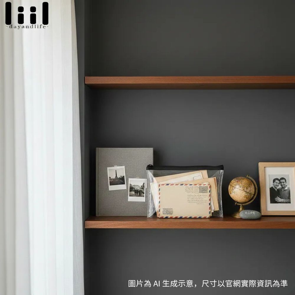 優雅人生將回憶物品策展式收納-開放層架上擺放著精選的旅行紀念品與相簿