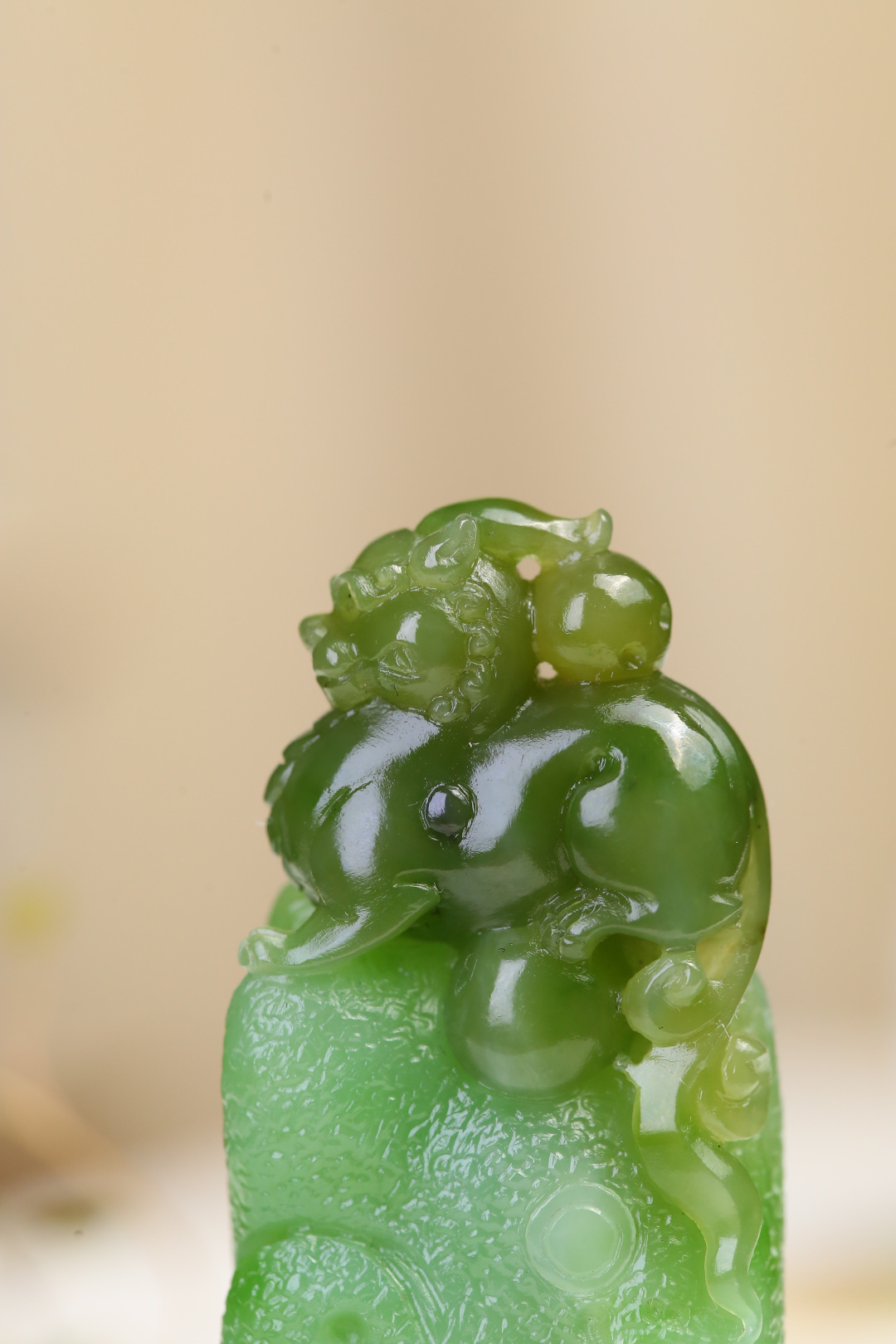 12111 和田玉碧玉麒麟獻瑞掛件