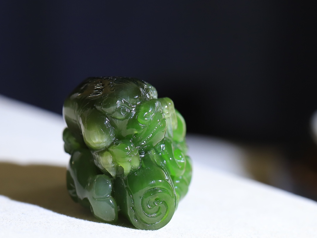 12113 和田玉碧玉貓眼金蟾聚財掛件