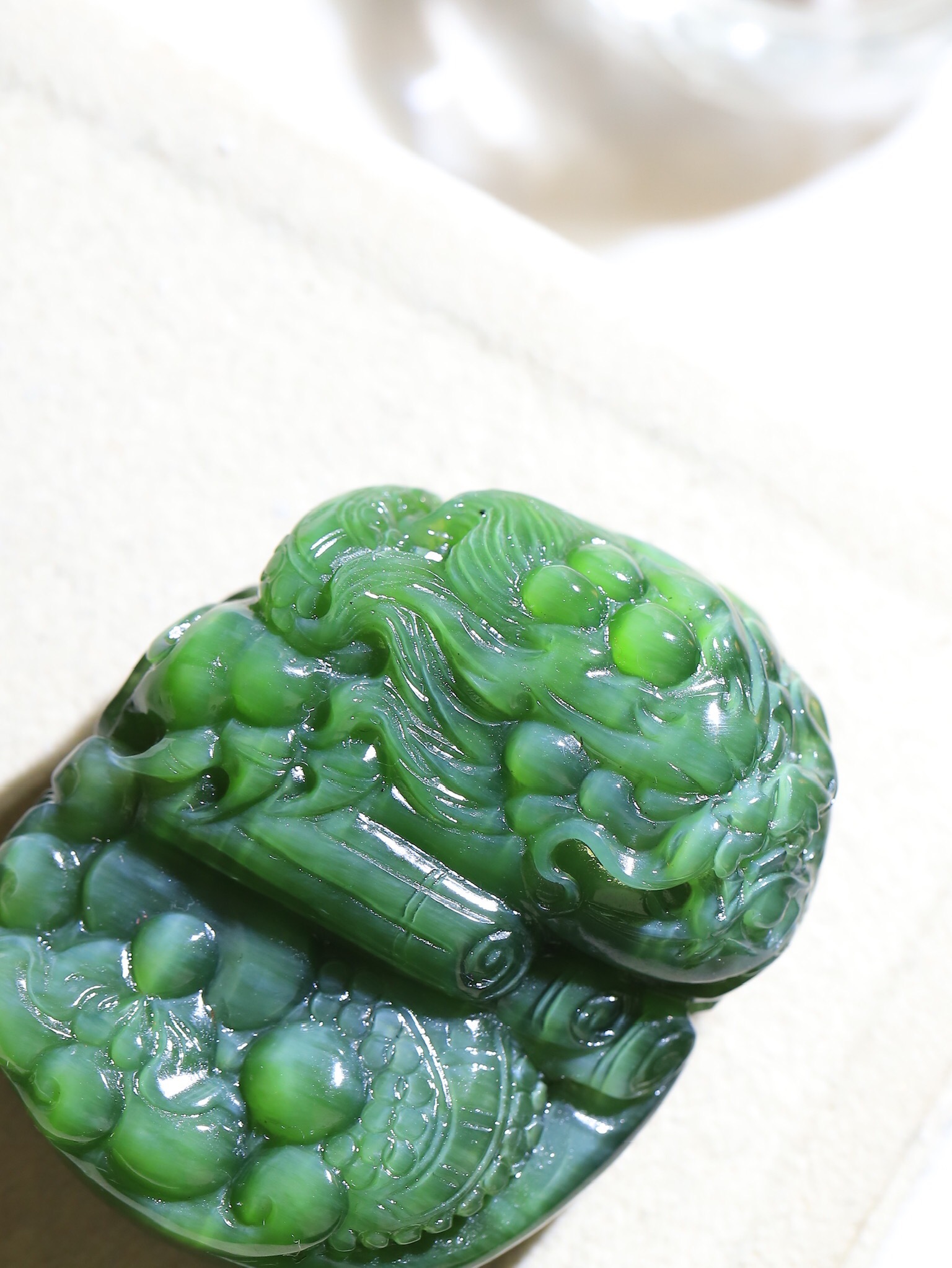 12114 和田玉碧玉貓眼龍行天下掛件