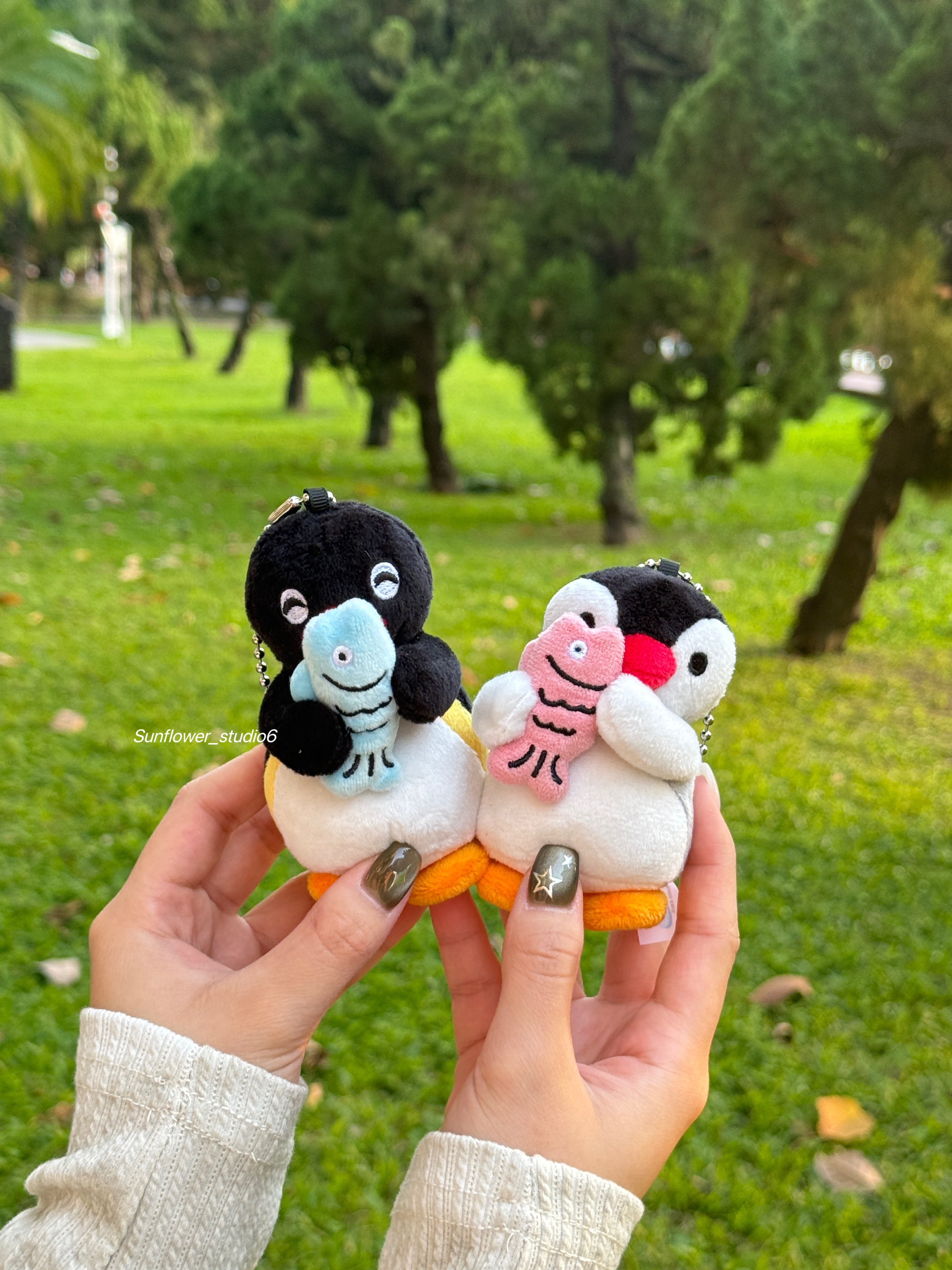 零碼現貨 PINGU 企鵝家族 正版授權 mini毛絨吊飾 鑰匙圈 情侶吊飾 抱魚款 /現貨
