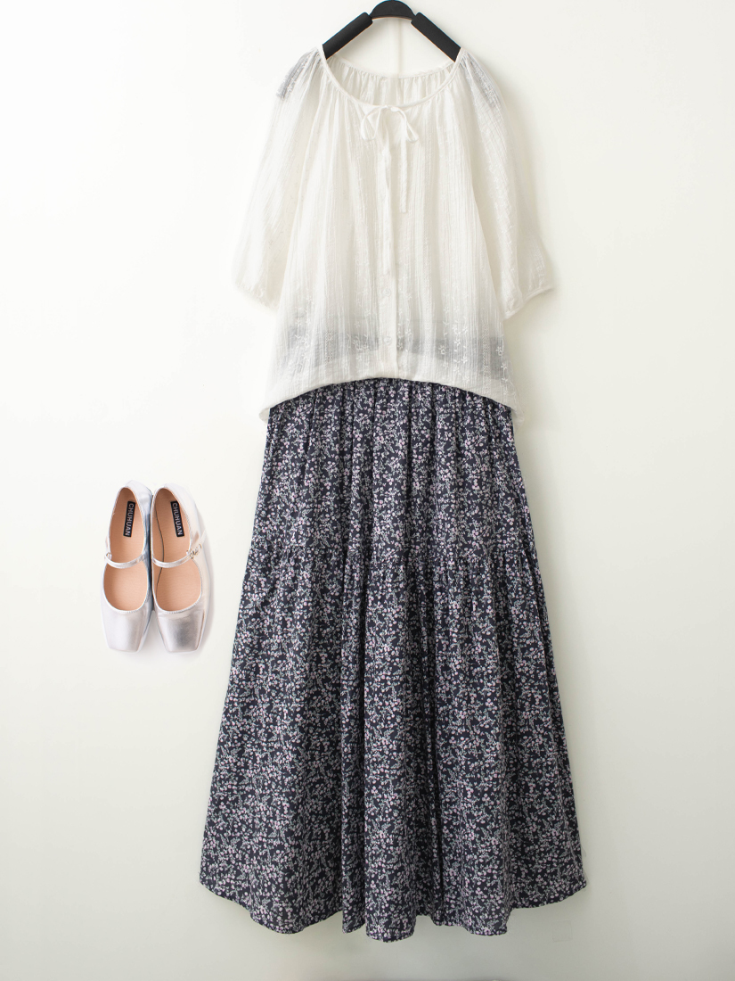 繡花領口綁帶上衣碎花剪接細褶長裙組合