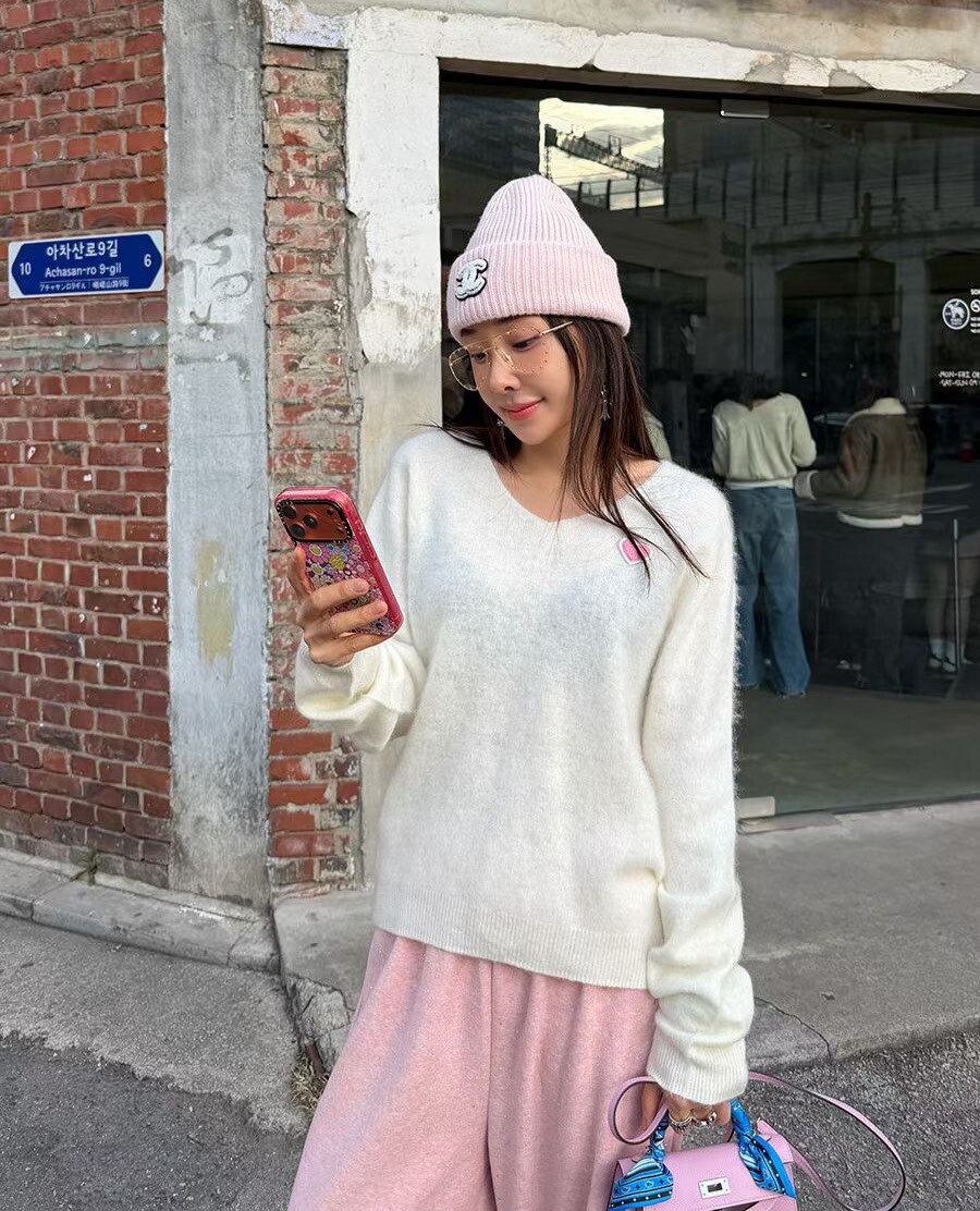 愛心小徽v領針織衫