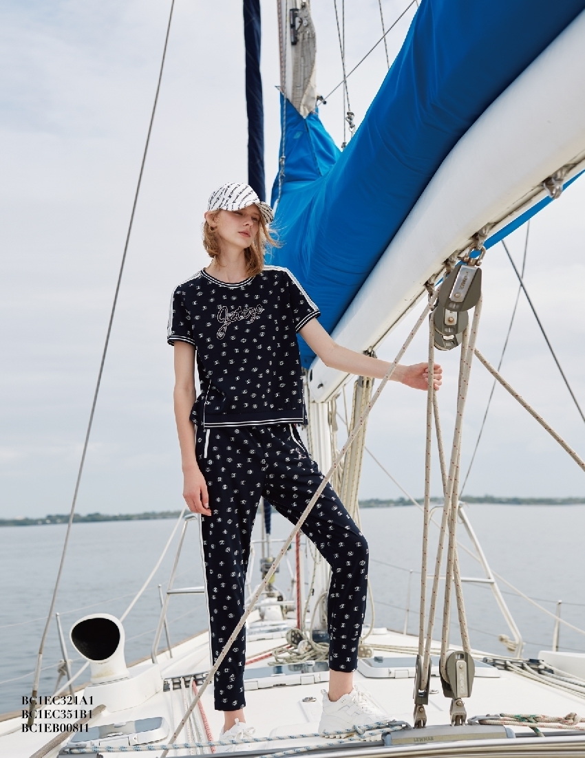 BC1EC321A1 航海印紋滾邊線條上衣 (2色)