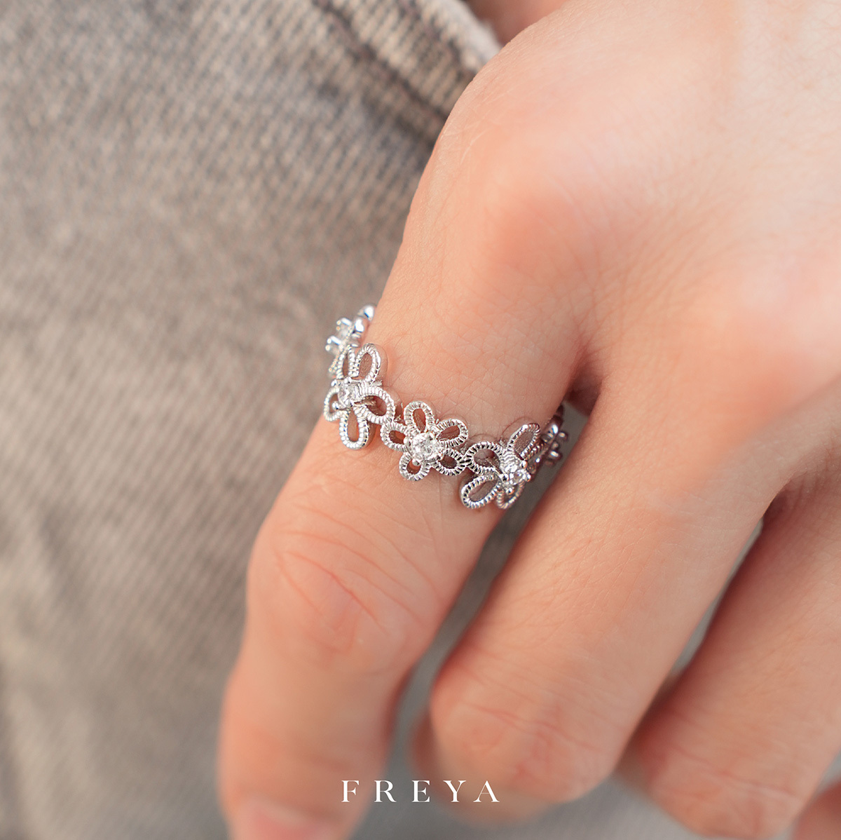 FREYA 雛菊雕花開口戒指