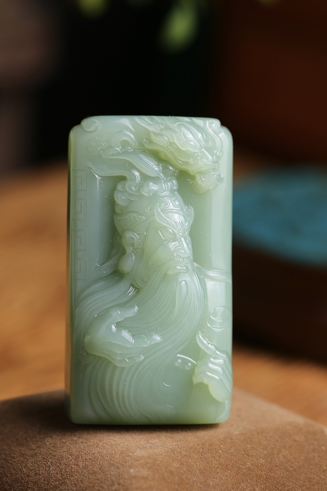 12116 和田玉碧玉御龍關公掛件