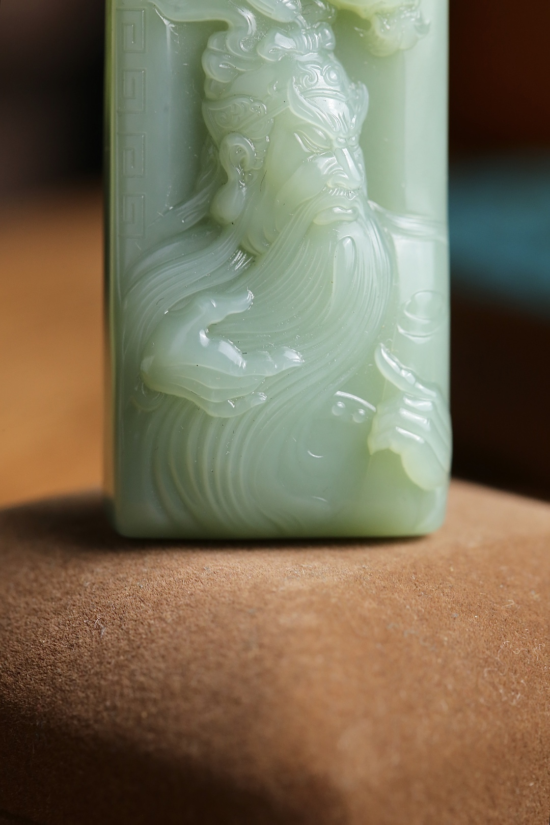 12116 和田玉碧玉御龍關公掛件