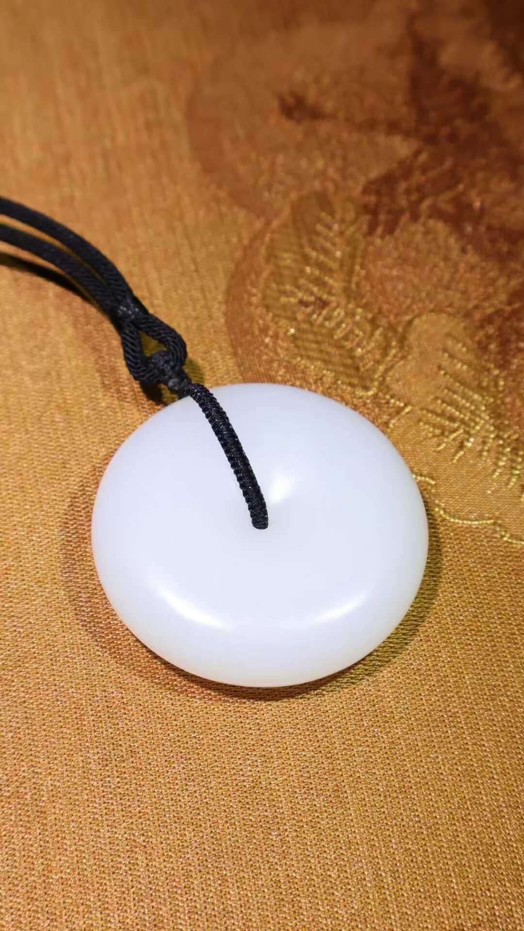 121721 和田玉羊脂白平安扣 (44.5mm直徑)