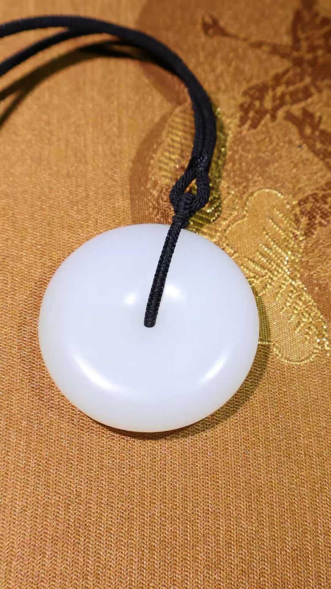 和田玉羊脂白平安扣 (44.5mm直徑),天然和田玉軟玉