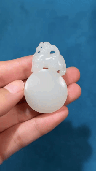 121211 和田玉籽料府上有壽仿古掛件