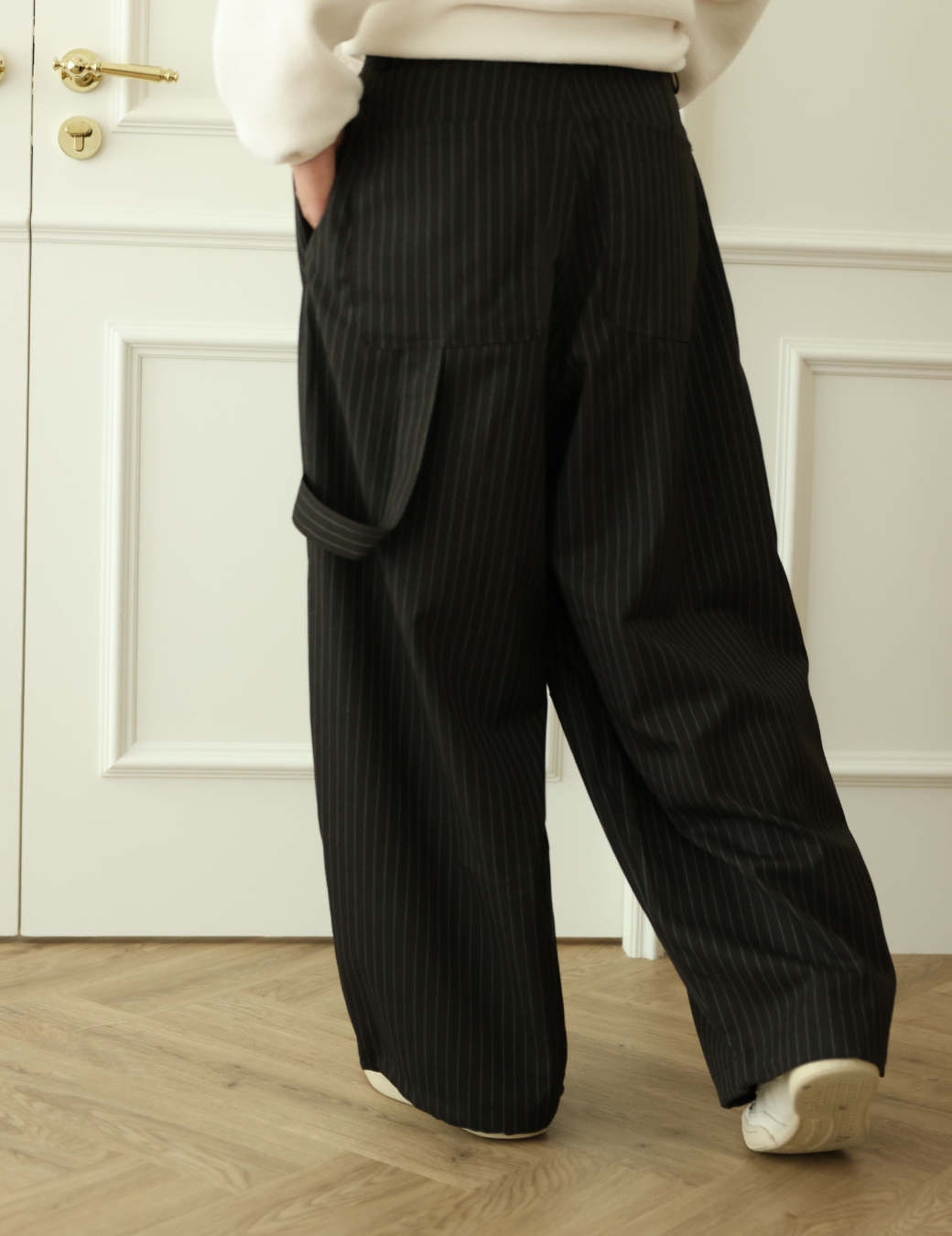 側環造型直紋抽繩寬褲