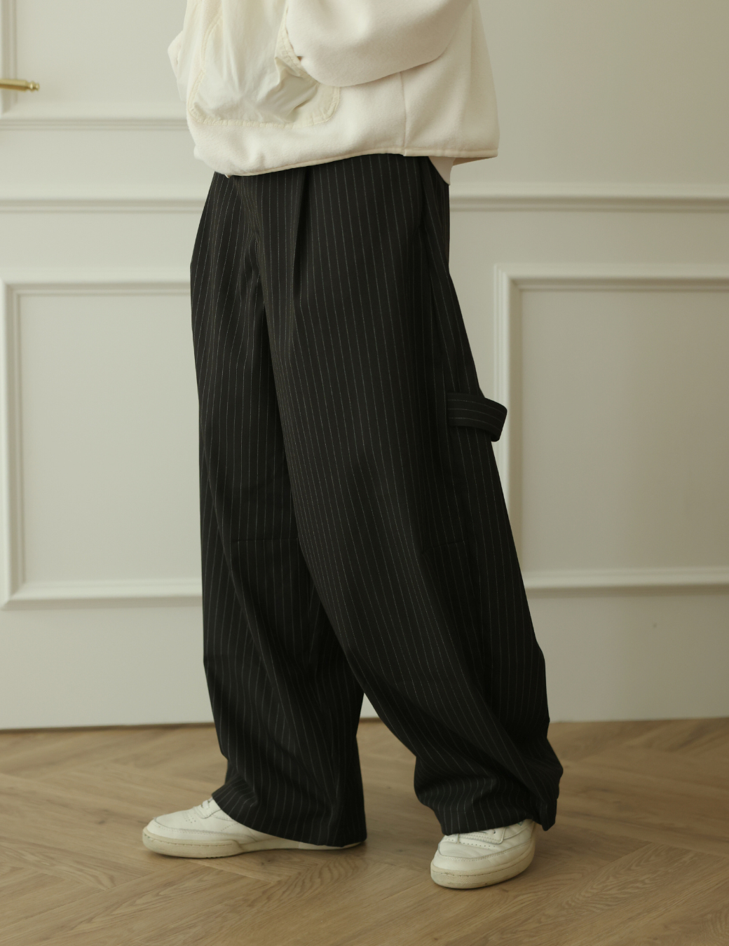 側環造型直紋抽繩寬褲