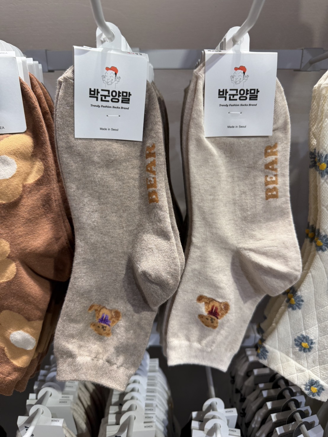 【成人長襪 買五送一】韓國 長襪 坐姿泰迪熊長襪 卡其色 咖啡色