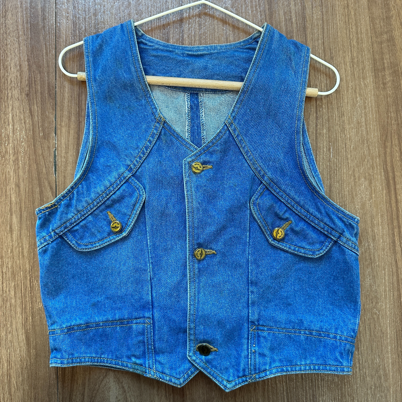 淺藍色牛仔馬甲