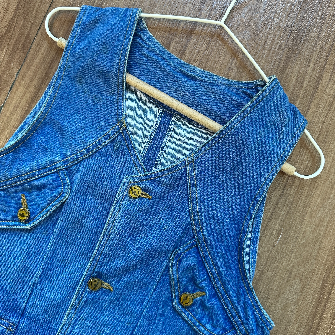 淺藍色牛仔馬甲