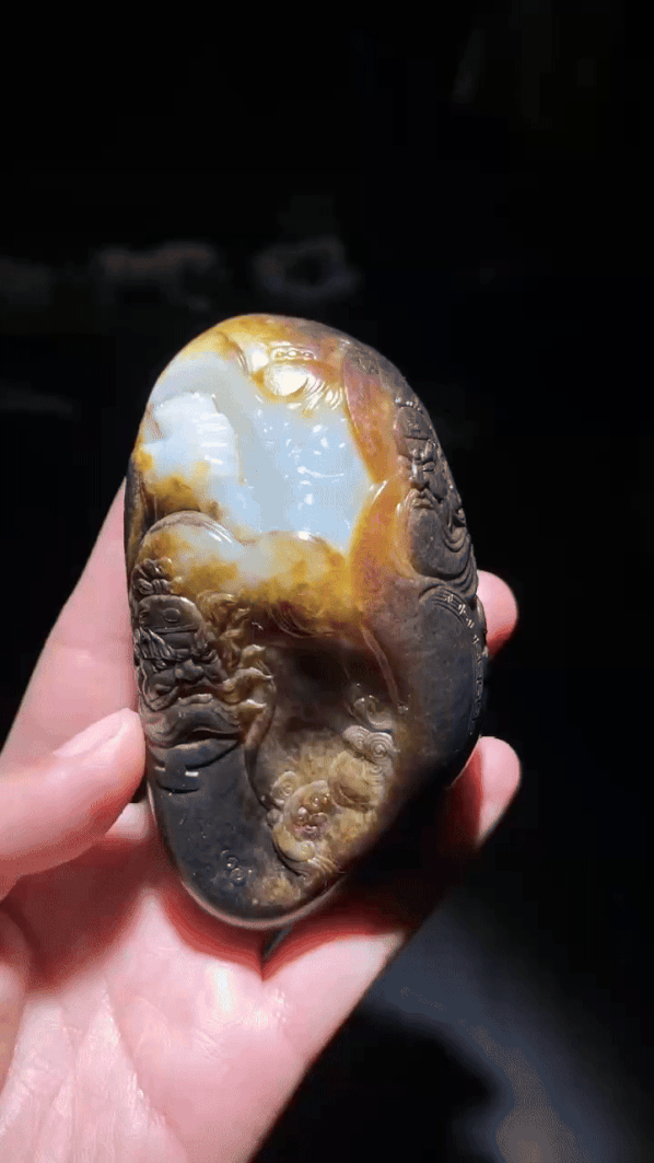 121716 和田玉獨籽黑油皮白肉把件