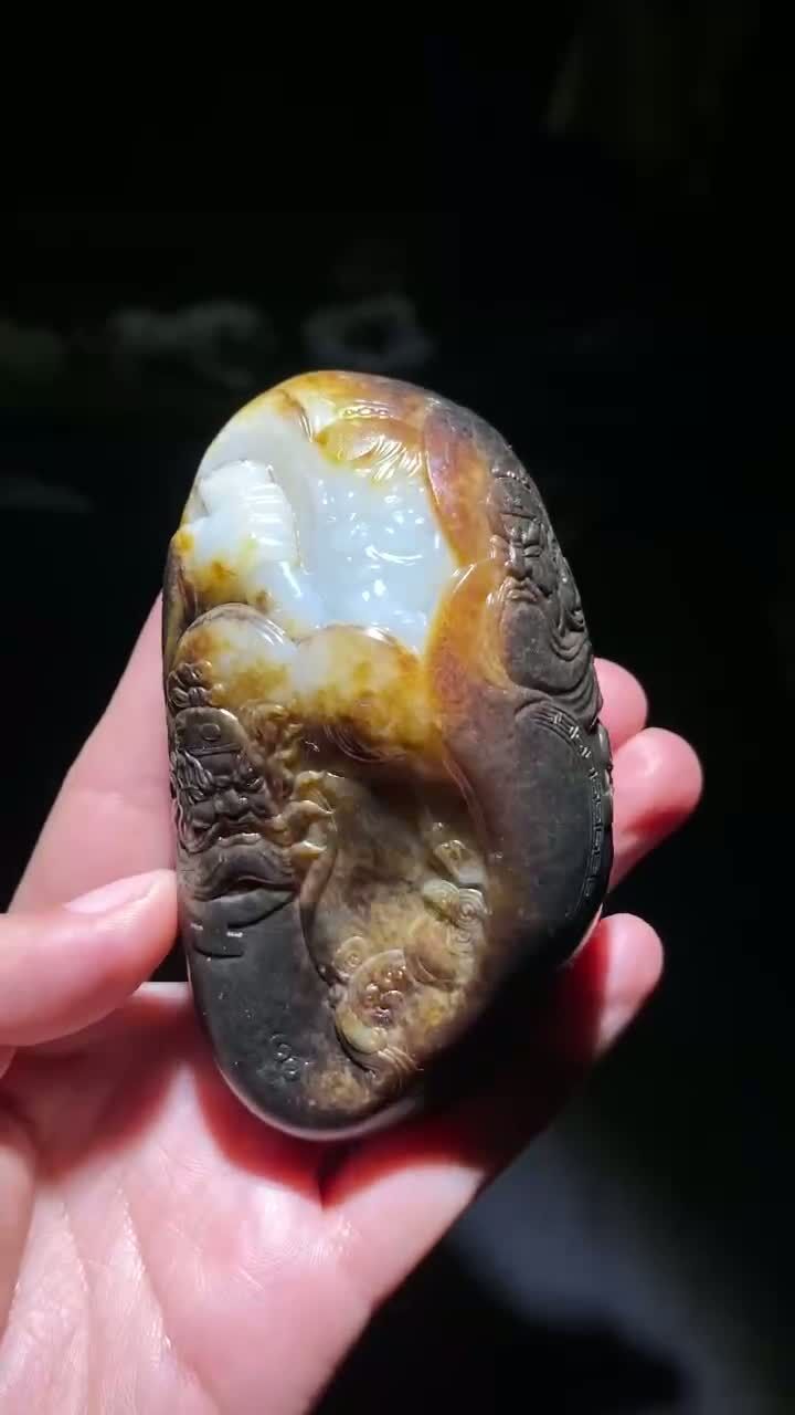 和田玉獨籽黑油皮白肉把件,天然和田玉軟玉