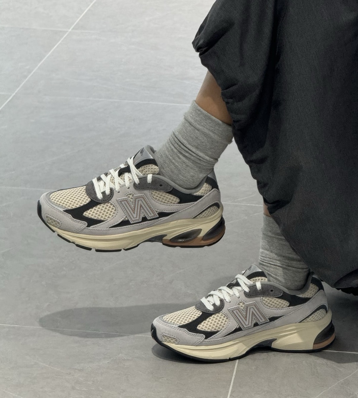 【OWN】New Balance 2010 球鞋 運動 透氣 網布 足弓 新品 緩震 不分男女 灰米 全黑 U2010