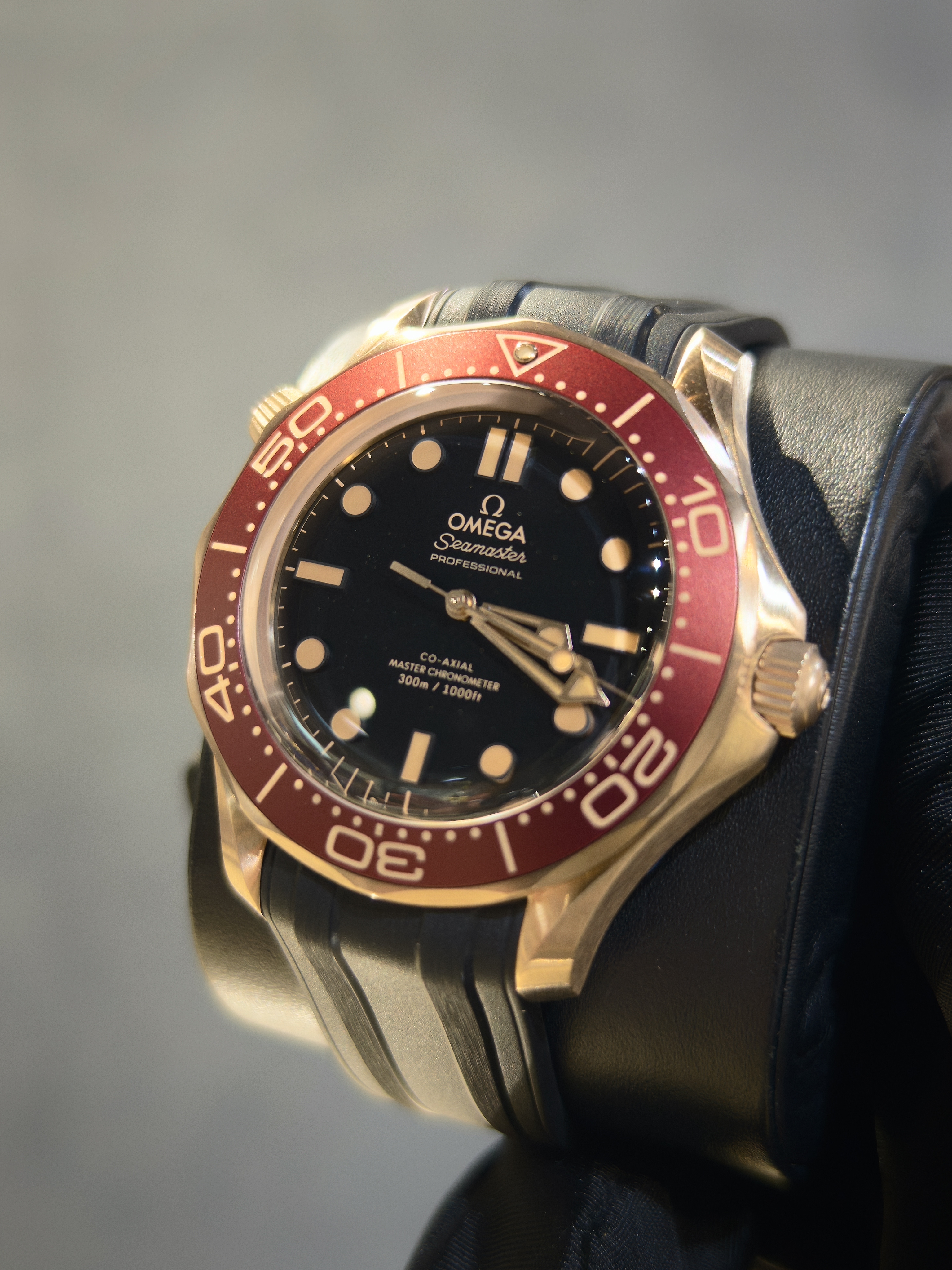 BRAND NEW OMEGA SEAMASTER DIVER 300M  210.92.42.20.01.003 21092422001003 BLACK TITANIUM BRONZE GOLD ON RUBBER STRAP 42MM