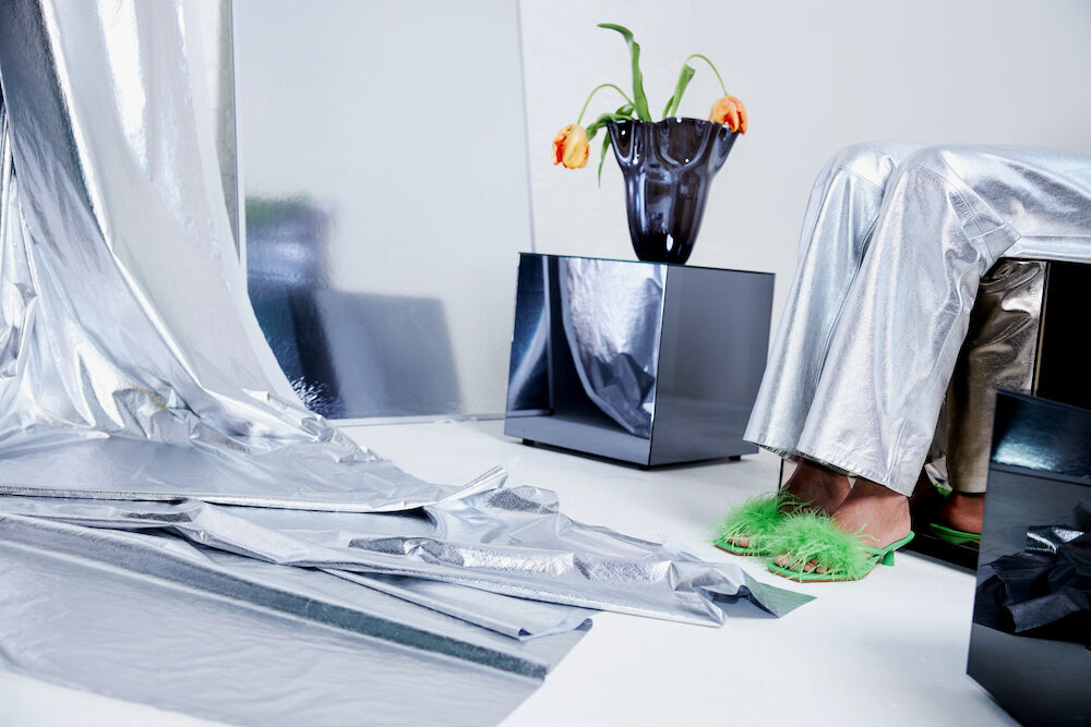 ByOn-Electra 波浪花瓶,Elektra花瓶的設計,帶有一種模糊的金屬效果