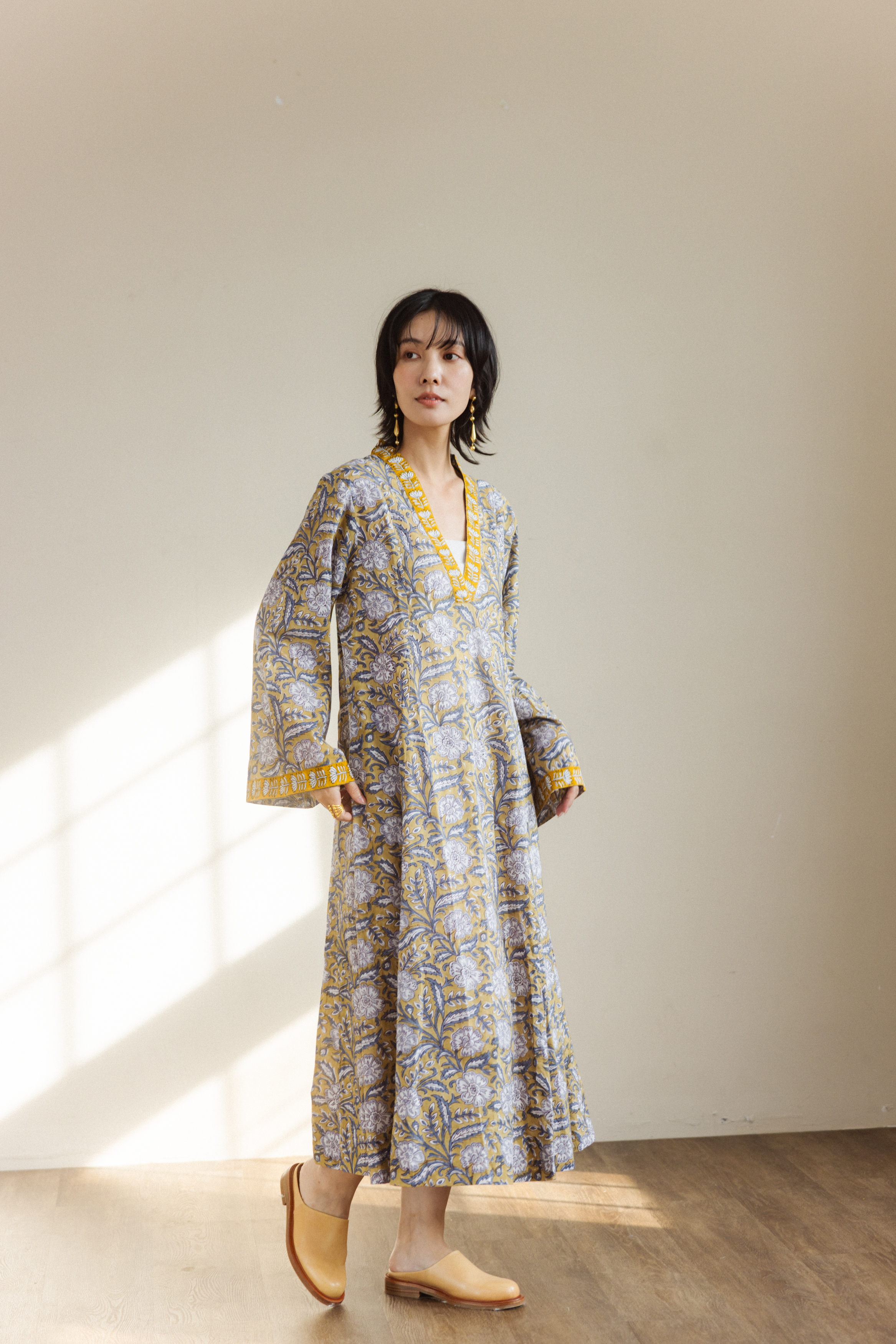 V領復古花長洋裝_黃