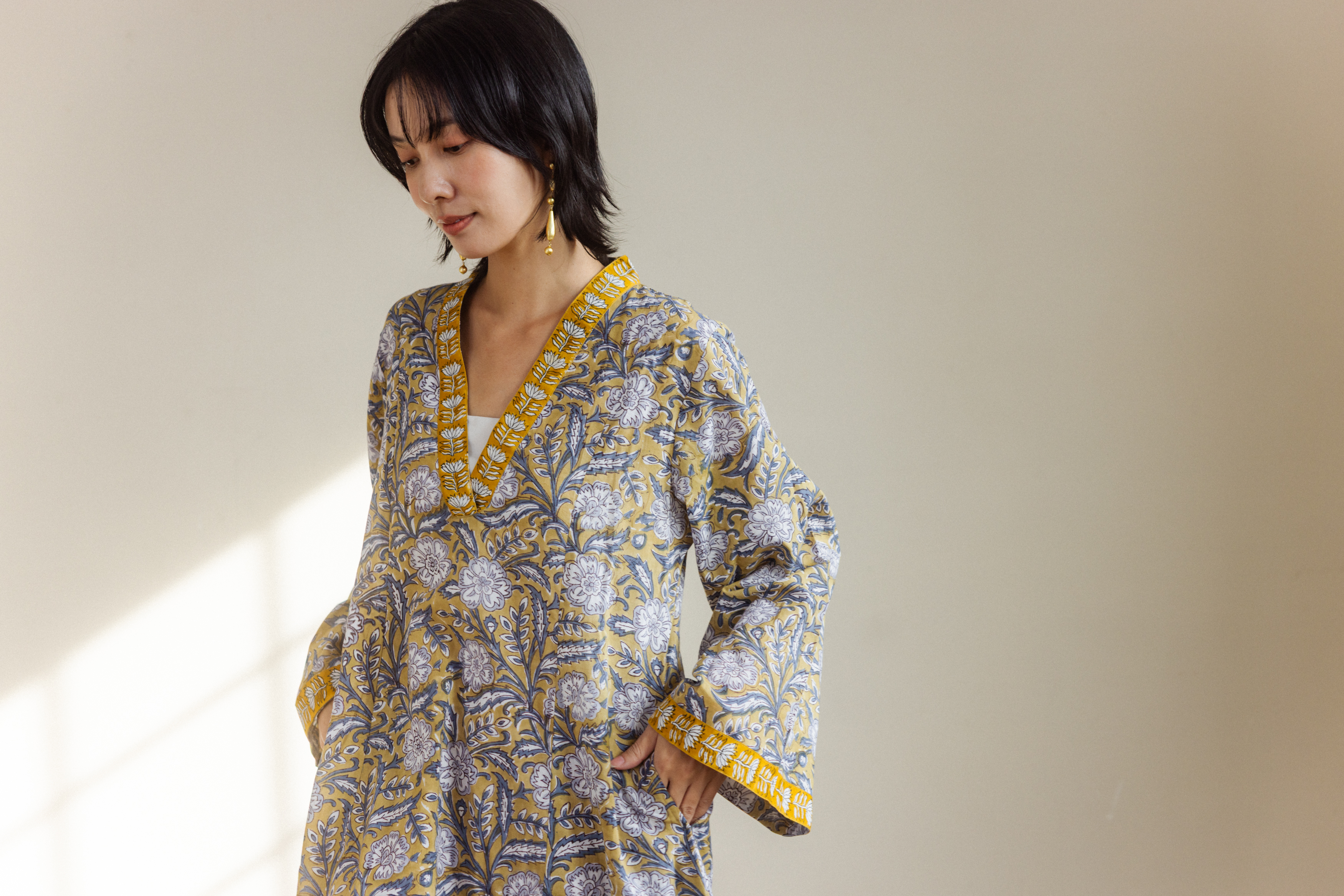 V領復古花長洋裝_黃