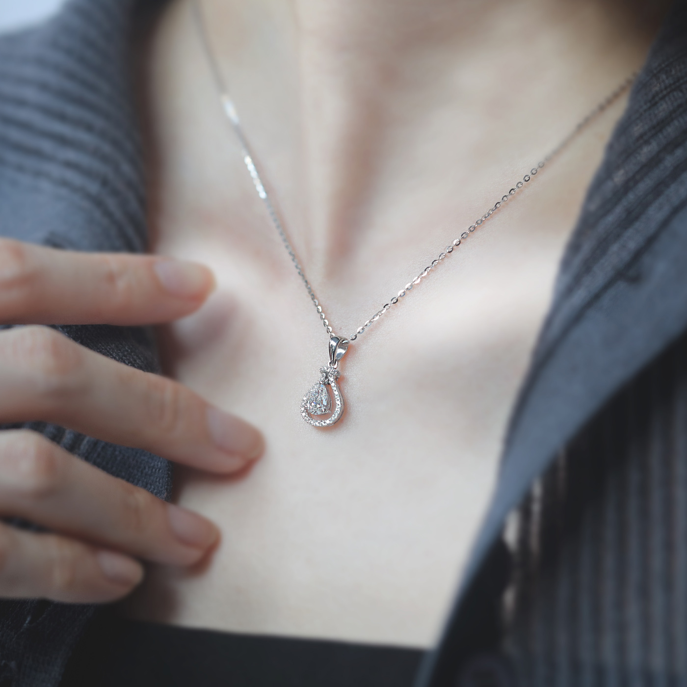 雨露之吻 — GIA50分鑽石項鍊