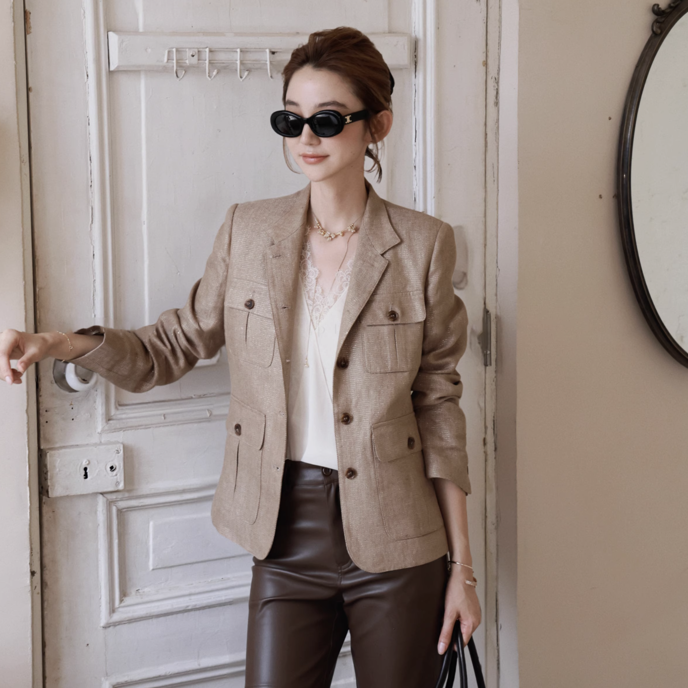 奶茶杏四口袋造型V領西裝外套-S-L (Elegant & Love)