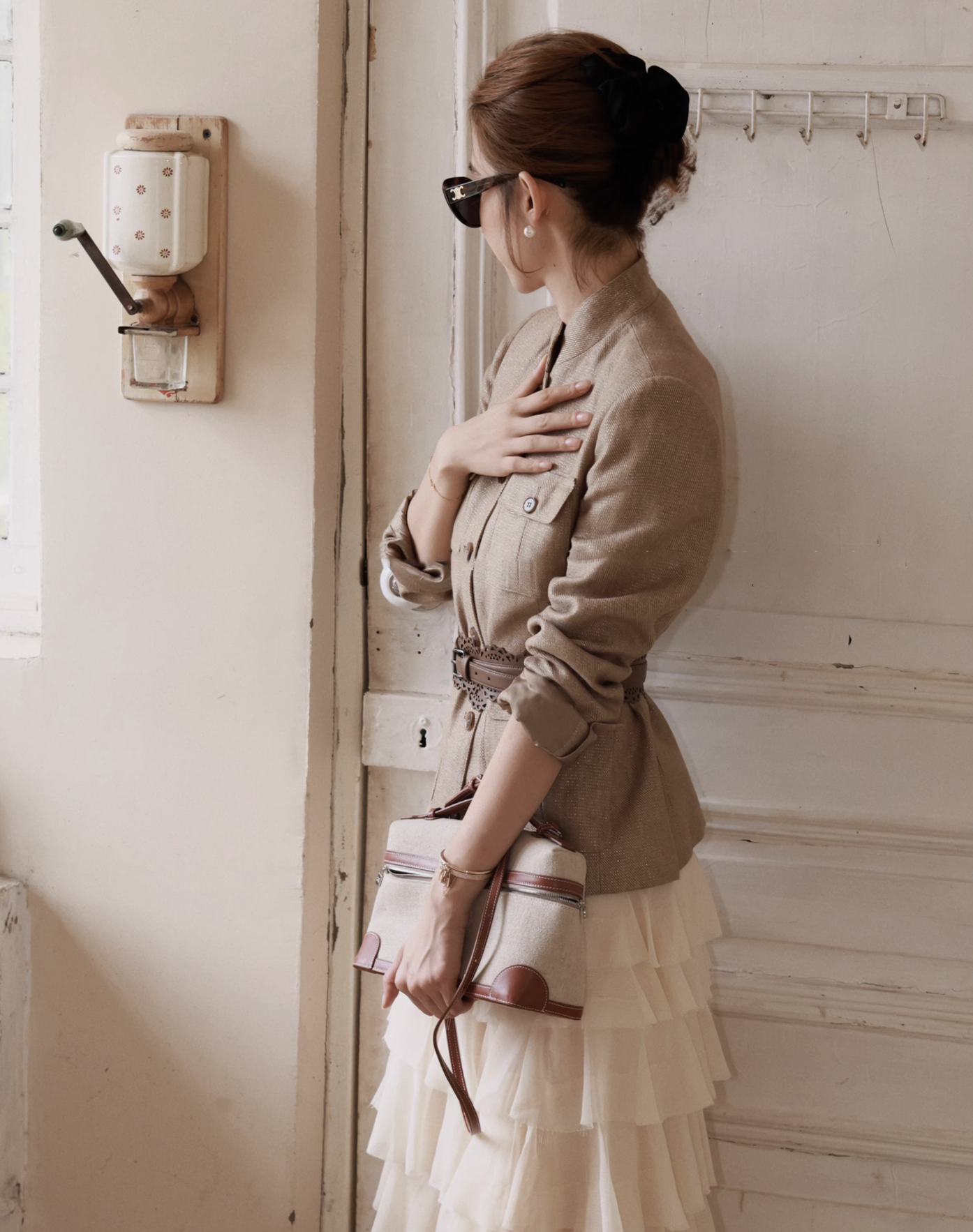 奶茶杏四口袋造型V領西裝外套-S-L (Elegant & Love)