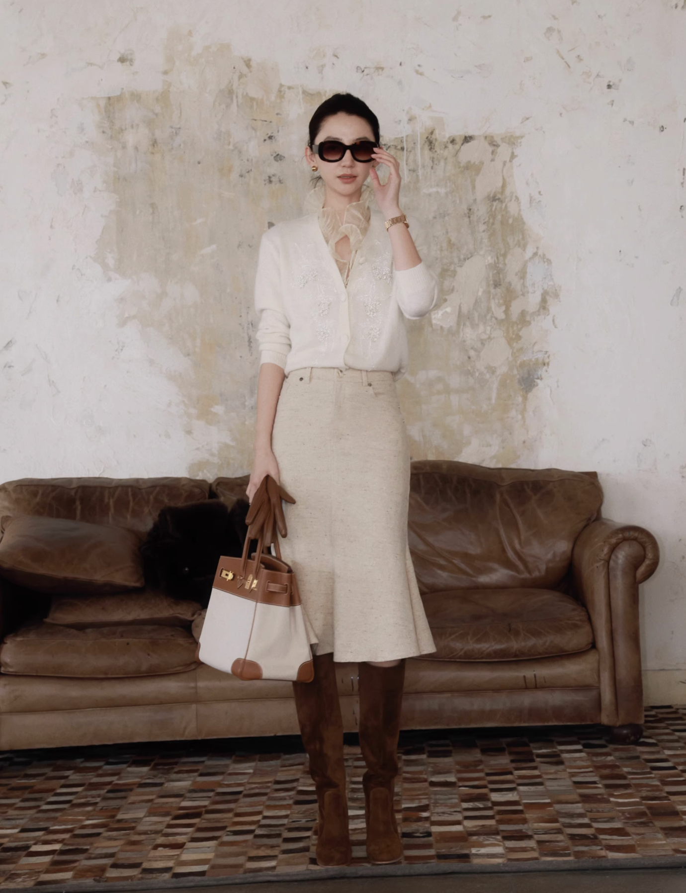 雲朵白立體刺繡V領排釦針織外套-S-L (Elegant & Love)