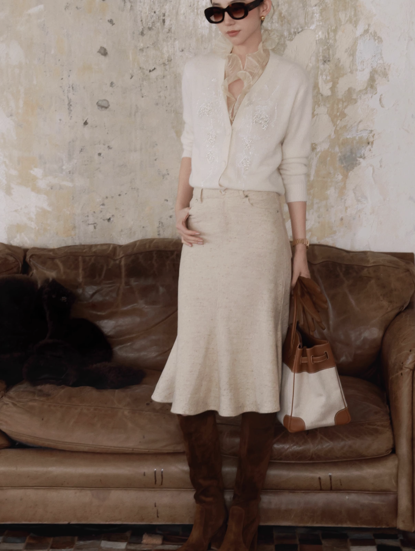 奶油白立體荷葉領造型排釦背心上衣-S-L (Elegant & Love)