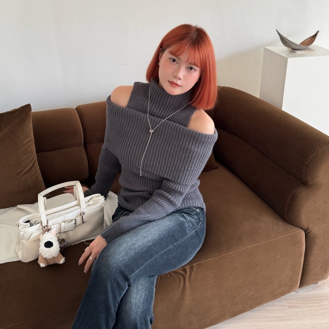 hey!小肩少女 高翻領挖肩層次感坑條毛衣