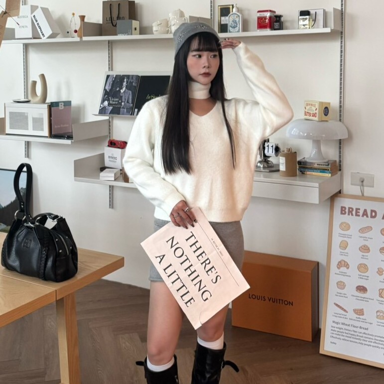 Own me💘小圈圍脖V領中版毛衣