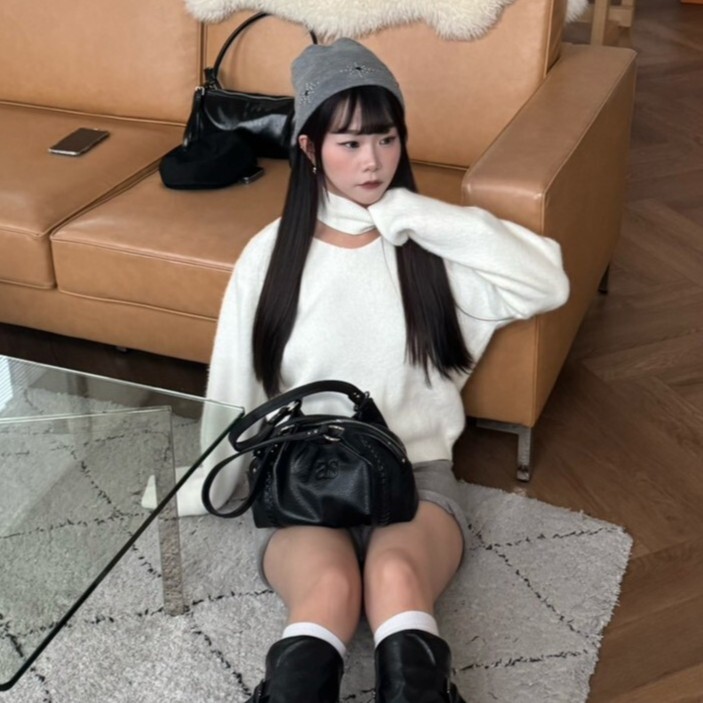 Own me💘小圈圍脖V領中版毛衣