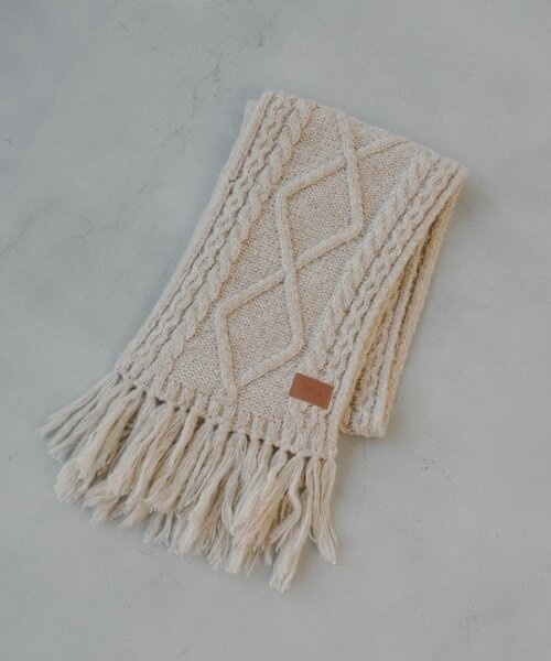 Chico / cable knit scarf