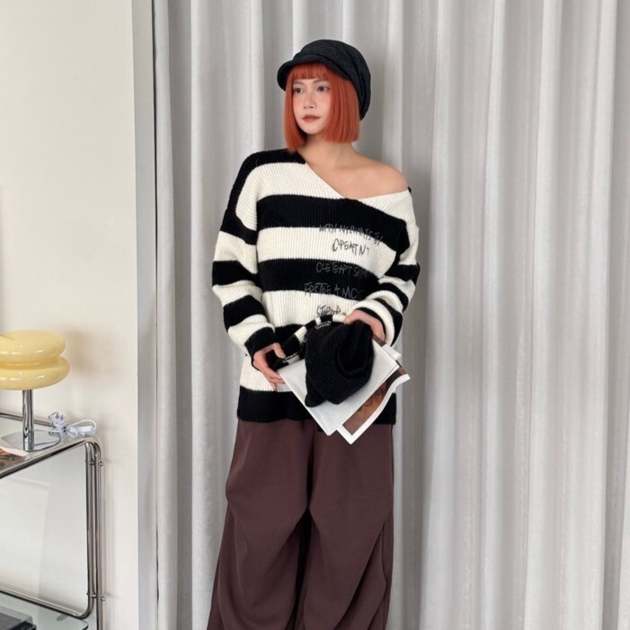 Seoul Awake 條紋撞色字母毛衣+圍巾set