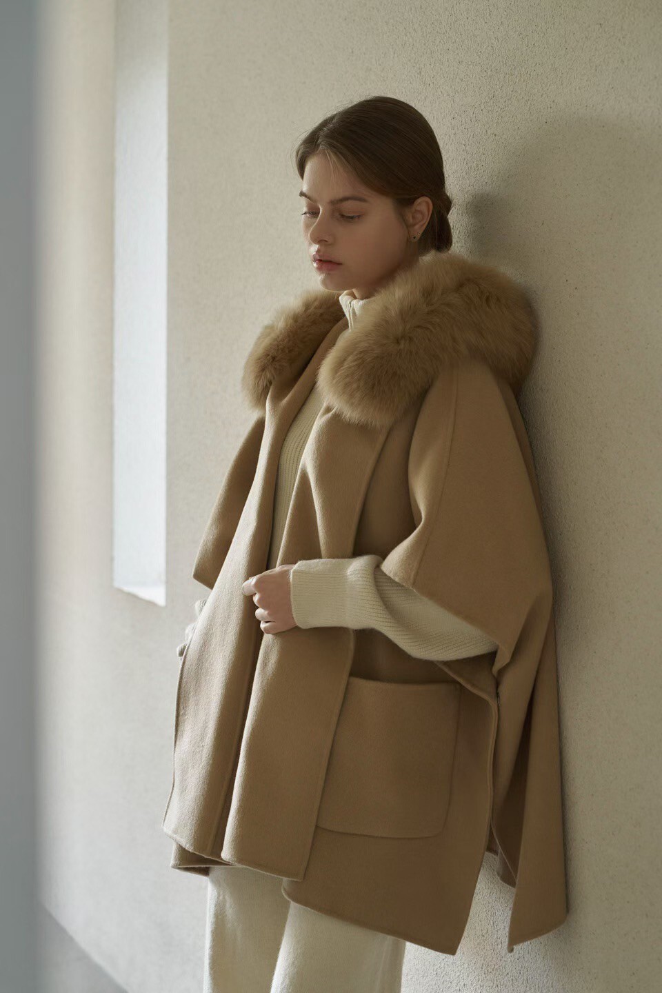 毛領連帽造型羊毛斗篷短大衣外套 / 3色