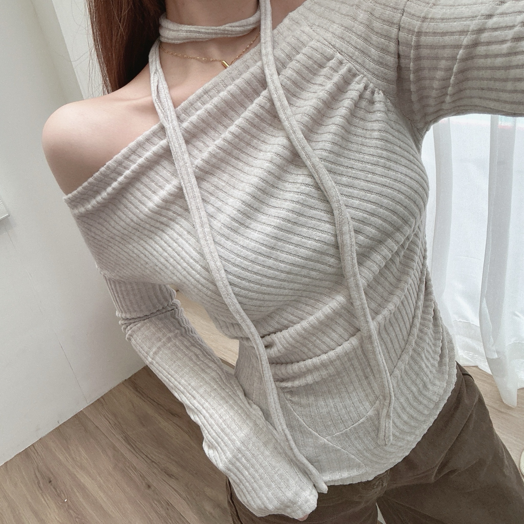 蜜桃絨側抓皺一字領上衣/三色