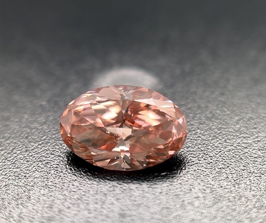 GIA橢圓形粉紅鑽石 0.66ct Natural, Fancy Brownish Orangy Pink, even VS2 VG G Medium Blue
