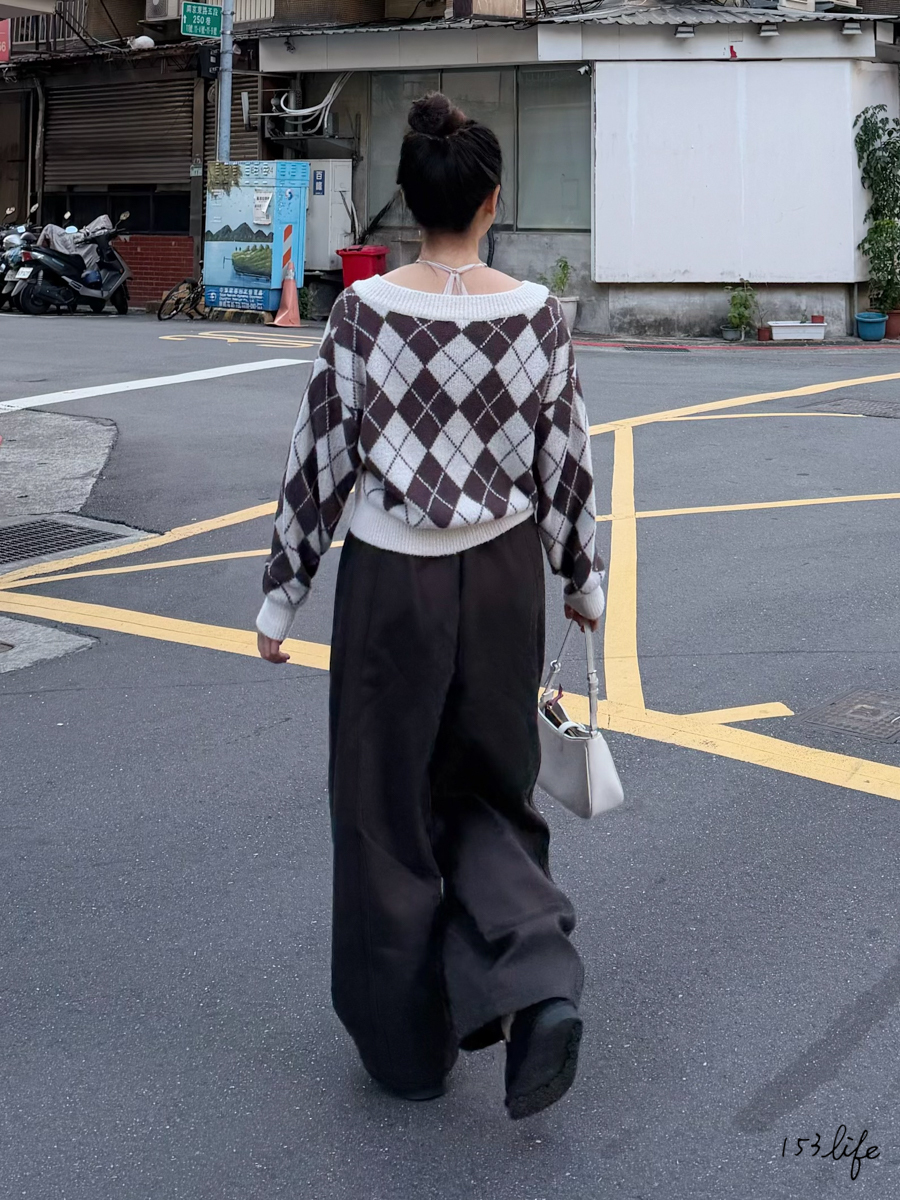 |現貨|軟軟毛菱格V領短版上衣(2色)